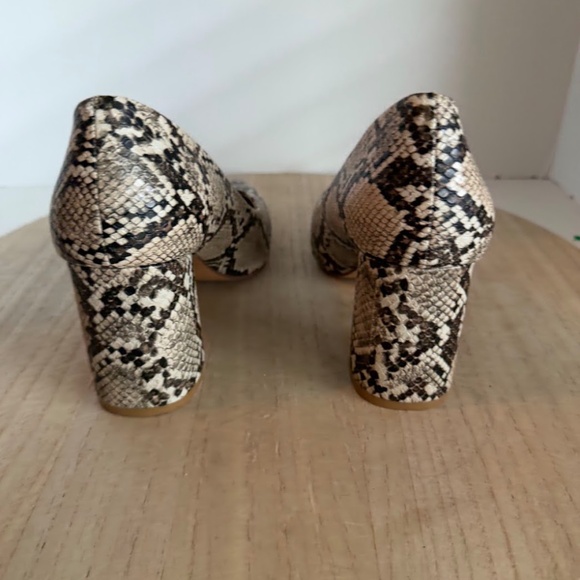 VICI Snakeskin Block Heel Pumps Women’s Size 9 Faux Leather Pointed Toe - Picture 6 of 7